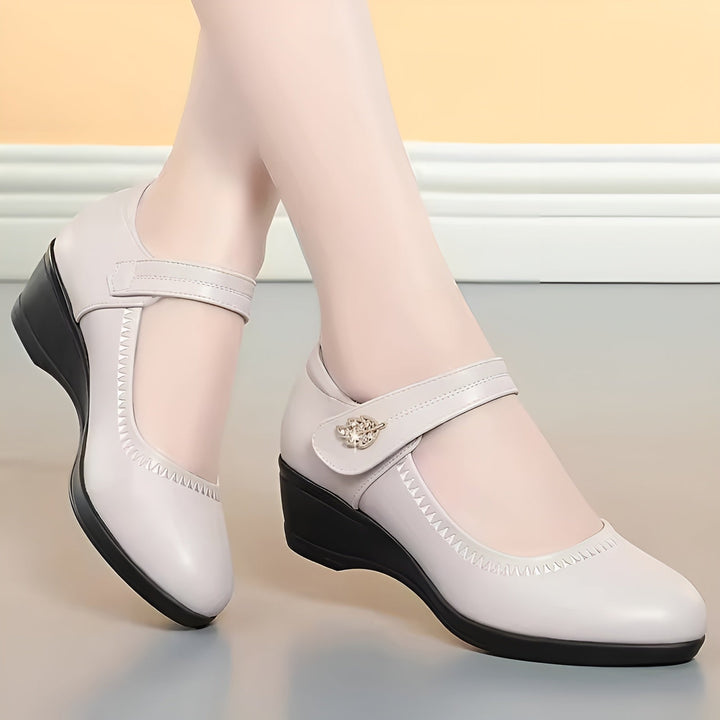 Brenka - Stylish Leather Shoes With Strap
