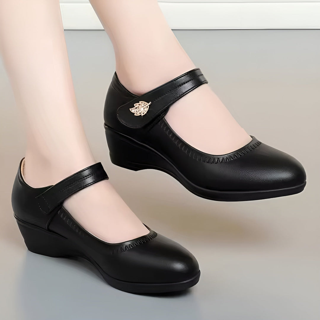 Brenka - Stylish Leather Shoes With Strap